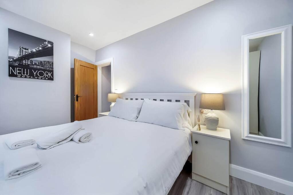 Ardoyne Lodge 'Sleeping 4 Guests' Belfast Buitenkant foto